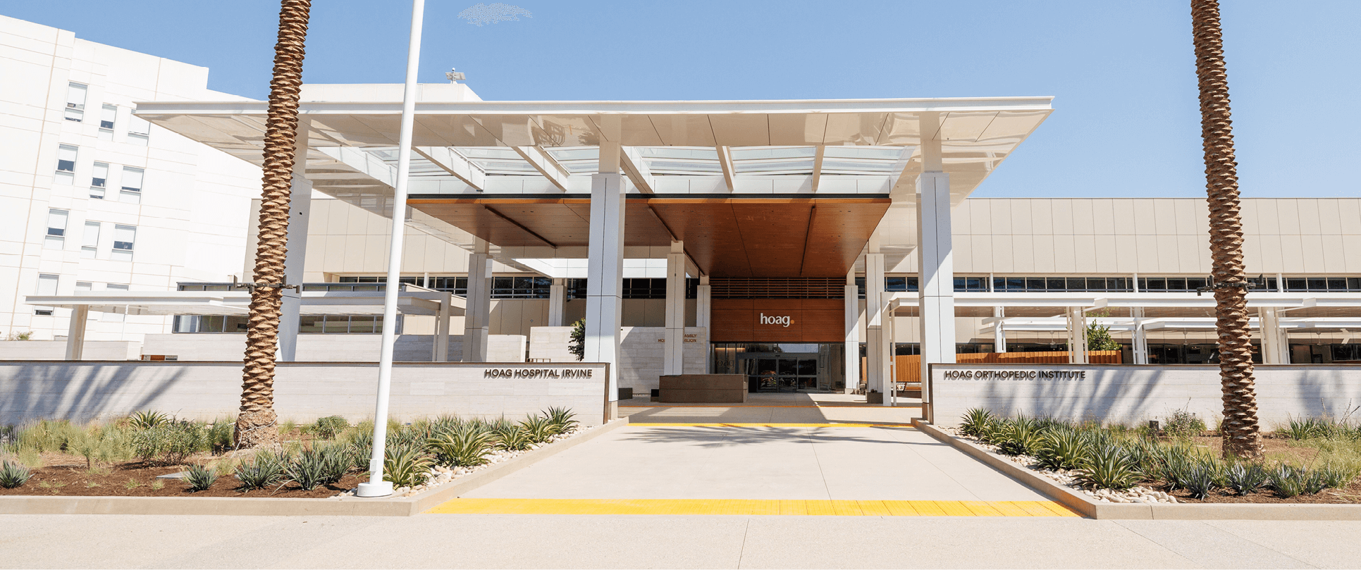 Hoag Hospital Irvine front entrance with white and glass